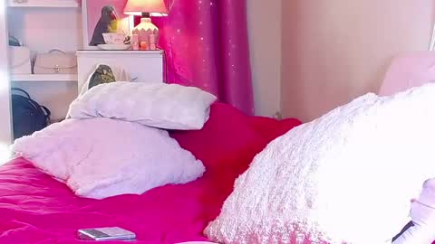 Snapshot of naissha chatting on December 4, 2:37 pm Naissha online show from December 4, 2:37 pm