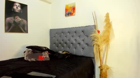 NAJAYLAINDEPENDENT MODEL online show from March 18, 12:08 pm