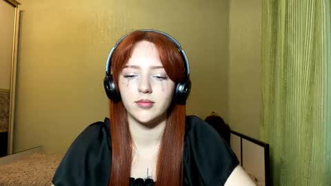 Snapshot of nakitawiggin chatting on February 22, 10:25 am Luna online show from February 22, 10:25 am