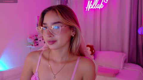 Snapshot of nallahh_ chatting on November 28, 3:53 am Nallah online show from November 28, 3:53 am