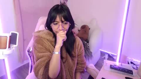 nami_usagi online show from September 10, 4:18 pm