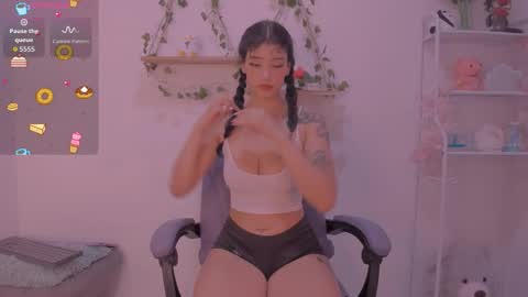 Snapshot of namibergman_ chatting on November 5, 11:27 pm N A M I - OF namibergmant online show from November 5, 11:27 pm