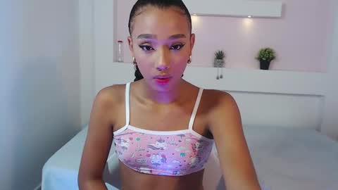 Snapshot of namoismith chatting on December 24, 3:38 am Namoi Smith online show from December 24, 3:38 am