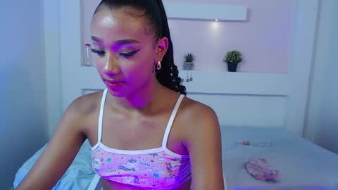 Snapshot of namoismith chatting on December 24, 9:50 am Namoi Smith online show from December 24, 9:50 am