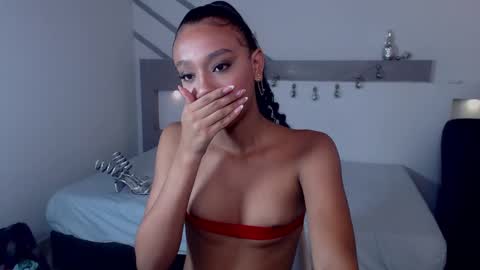 Snapshot of namoismith chatting on December 29, 3:33 am Namoi Smith online show from December 29, 3:33 am