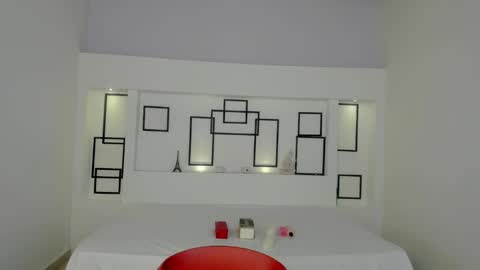 Snapshot of namoismith chatting on February 11, 10:04 am Namoi Smith online show from February 11, 10:04 am