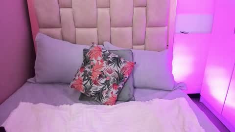 Nana online show from December 18, 3:12 am