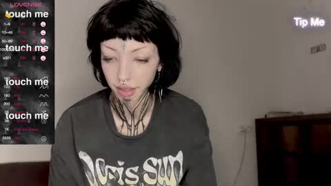 Nana online show from December 14, 2:10 pm