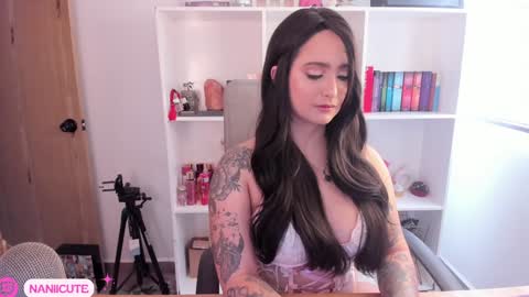 Snapshot of naniicute chatting on December 24, 7:33 pm ELLA online show from December 24, 7:33 pm