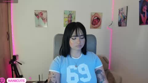 Snapshot of naniicute chatting on February 19, 4:01 am ELLA online show from February 19, 4:01 am