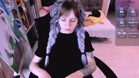 Monday-Friday 12-4 AM and 6-9 AM New York time online show from December 3, 5:31 am