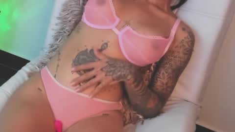 Snapshot of nany_tnt chatting on February 16, 5:59 am NANY online show from February 16, 5:59 am