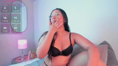 Naomi online show from September 25, 8:01 pm