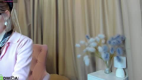 Snapshot of naomi_rias chatting on November 10, 1:04 am Naomi online show from November 10, 1:04 am