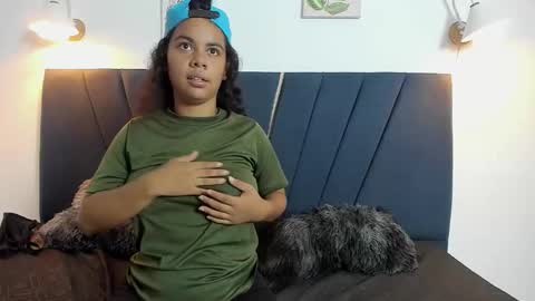 naomi_x0 online show from December 3, 1:42 pm