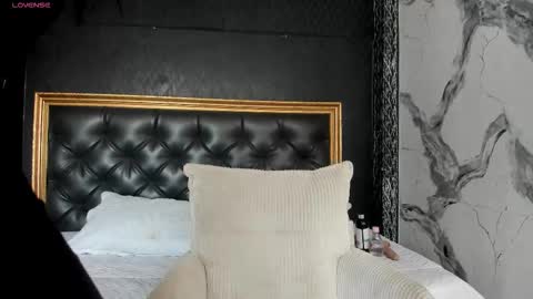 Snapshot of naomifrost chatting on November 28, 1:47 pm Naomi Frost online show from November 28, 1:47 pm