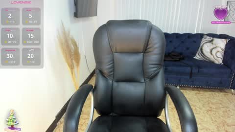 Naomi Campbell online show from December 6, 5:33 pm