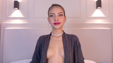 Snapshot of naomiklarc chatting on December 24, 2:32 am Naomi Klarc online show from December 24, 2:32 am