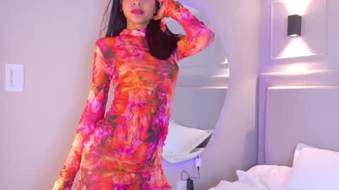 Snapshot of naomiklarc chatting on January 28, 6:49 am Naomi Klarc online show from January 28, 6:49 am