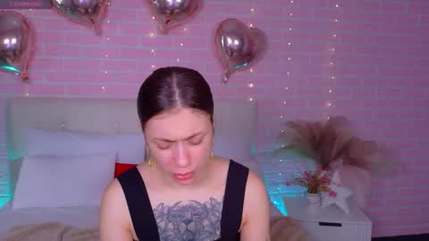 Naomi online show from November 26, 4:57 am