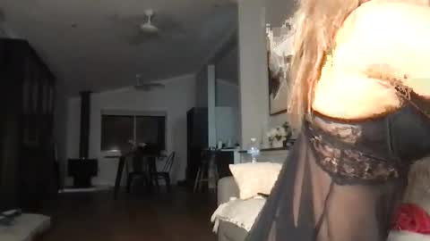 Snapshot of naomirhoades chatting on March 8, 3:02 pm naomirhoades online show from March 8, 3:02 pm