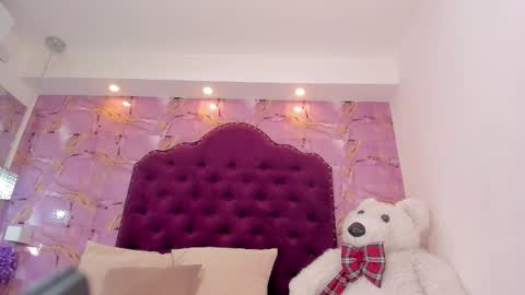 Snapshot of naomy_sexy_ chatting on November 10, 11:53 am Naomy online show from November 10, 11:53 am