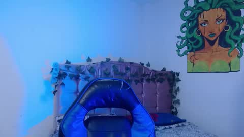 Nao online show from December 1, 1:27 pm