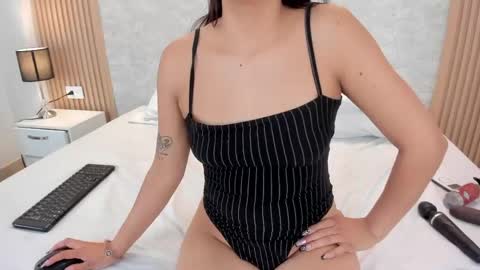 Snapshot of naomycollins__ chatting on April 29, 5:30 pm NAOMY online show from April 29, 5:30 pm