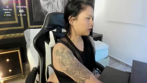 Snapshot of nare_celebi chatting on October 14, 8:09 pm N A R E online show from October 14, 8:09 pm
