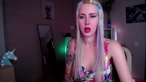 Snapshot of nastasya_cute chatting on December 14, 5:07 am Nastya online show from December 14, 5:07 am