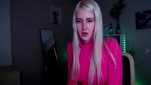Snapshot of nastasya_cute chatting on December 19, 2:01 am Nastya online show from December 19, 2:01 am