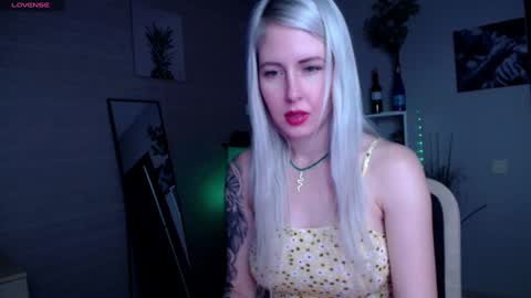 Snapshot of nastasya_cute chatting on January 22, 1:53 am Nastya online show from January 22, 1:53 am