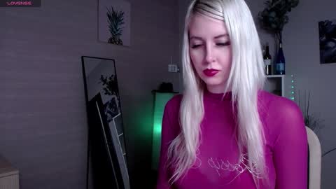 Snapshot of nastasya_cute chatting on February 5, 1:37 am Nastya online show from February 5, 1:37 am
