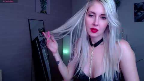 Snapshot of nastasya_cute chatting on February 18, 5:09 am Nastya online show from February 18, 5:09 am