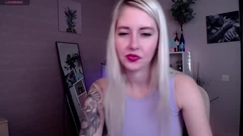 Snapshot of nastasya_cute chatting on March 11, 4:54 am Nastya online show from March 11, 4:54 am