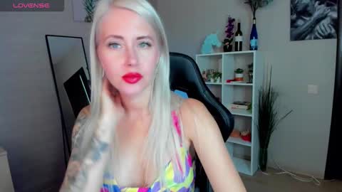 Snapshot of nastasya_cute chatting on September 24, 1:42 am Nastya online show from September 24, 1:42 am