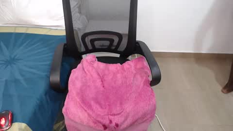 Snapshot of nasti_queen chatting on January 27, 1:05 am Mona online show from January 27, 1:05 am