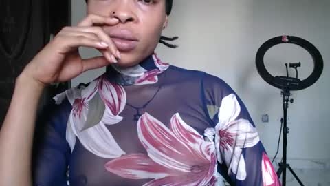 Snapshot of nastie_cumlover chatting on December 2, 9:58 am bella online show from December 2, 9:58 am