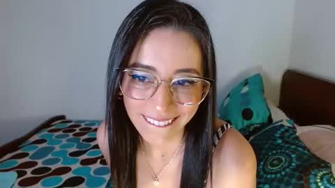 Snapshot of nat4youlove chatting on December 19, 1:07 am nathalia online show from December 19, 1:07 am