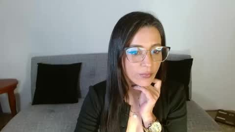 Snapshot of nat4youlove chatting on February 11, 4:33 am nathalia online show from February 11, 4:33 am