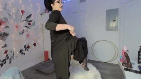 Snapshot of natahsaluxxx chatting on December 23, 2:50 pm Natasha Luxxx online show from December 23, 2:50 pm