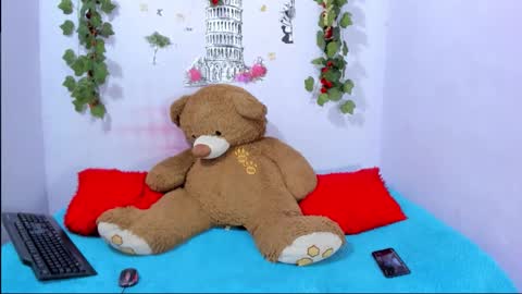 nataliaandjulliam online show from February 18, 3:57 am