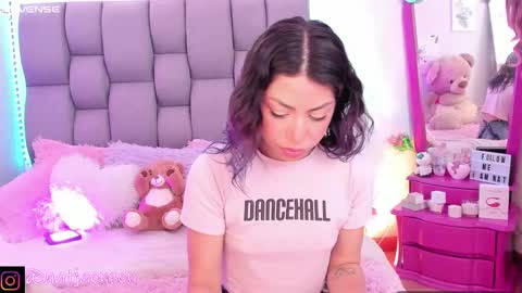       online show from December 7, 4:03 pm