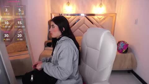 natalie  online show from March 18, 8:01 pm