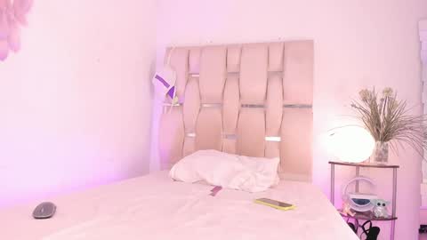 Snapshot of natalie_paris chatting on December 18, 11:13 am Natalie online show from December 18, 11:13 am