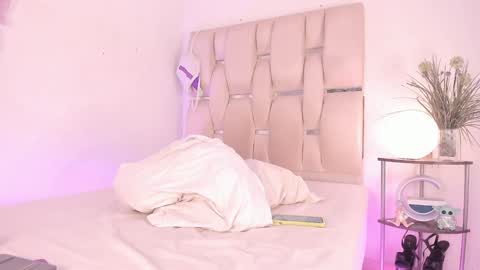 Snapshot of natalie_paris chatting on December 18, 2:17 pm Natalie online show from December 18, 2:17 pm