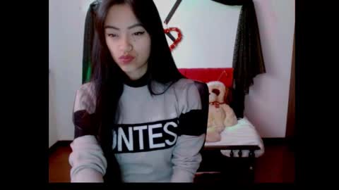 Nataly Escobar online show from March 3, 12:05 pm