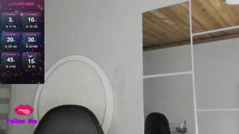 Snapshot of natasha__logan chatting on October 12, 4:22 am Natasha online show from October 12, 4:22 am