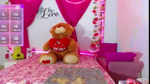 Snapshot of natashakissess chatting on January 9, 3:44 pm NatashaKissess online show from January 9, 3:44 pm