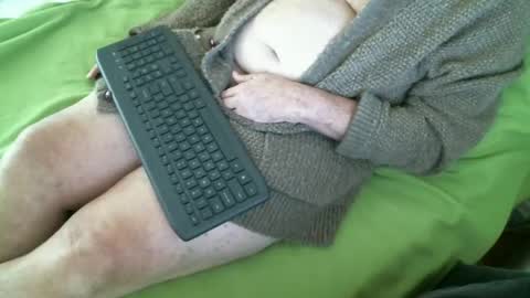 Snapshot of nate1x chatting on December 4, 7:34 pm nate1x online show from December 4, 7:34 pm